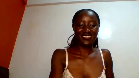 Snapshot of sexylucia5 chatting on May 28, 10:40 pm sexylucia5 online show from May 28, 10:40 pm