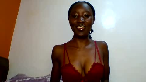 Snapshot of sexylucia5 chatting on June 1, 1:24 pm sexylucia5 online show from June 1, 1:24 pm