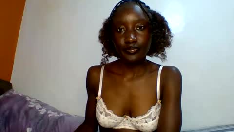 Snapshot of sexylucia5 chatting on June 11, 8:34 am sexylucia5 online show from June 11, 8:34 am