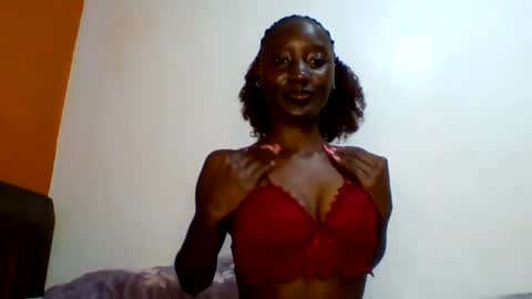 Snapshot of sexylucia5 chatting on June 13, 10:13 am sexylucia5 online show from June 13, 10:13 am
