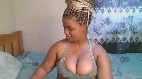 Snapshot of sexylucy33 chatting on February 22, 1:53 pm sexylucy33 online show from February 22, 1:53 pm