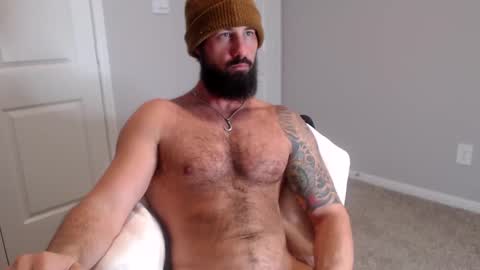 Snapshot of sexymanmk26 chatting on January 8, 1:11 am lets go private  im ready to play pvt cum online show from January 8, 1:11 am