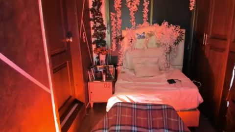 N A F online show from October 16, 7:26 pm