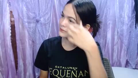 Snapshot of sexynaughtyella_xx chatting on March 9, 1:04 pm ella online show from March 9, 1:04 pm