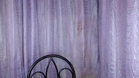 Snapshot of sexynaughtyella_xx chatting on October 10, 6:01 am ella online show from October 10, 6:01 am