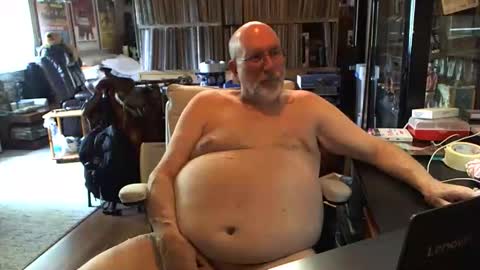 Grizz Lee Bear online show from June 1, 8:16 am
