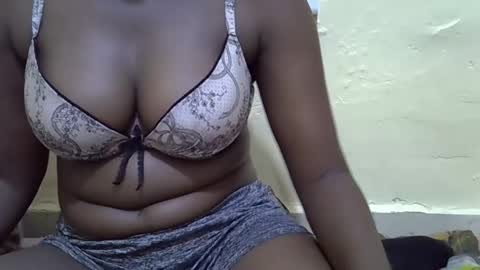 Snapshot of sexypeach98 chatting on January 6, 8:23 pm sexypeach98 online show from January 6, 8:23 pm