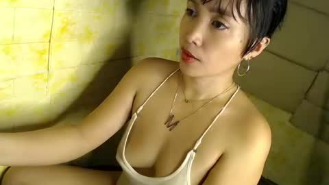 Snapshot of sexypinaymiya chatting on March 3, 7:54 am Miyah online show from March 3, 7:54 am