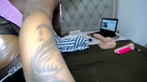 Snapshot of sexypum3 chatting on June 30, 7:31 am naughty slut online show from June 30, 7:31 am