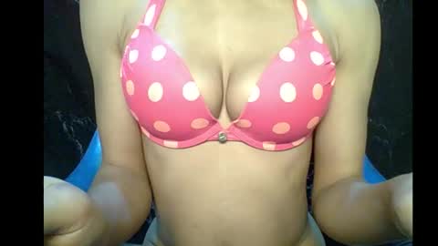 Snapshot of sexypussy000 chatting on February 8, 8:29 am sexypussy000 online show from February 8, 8:29 am