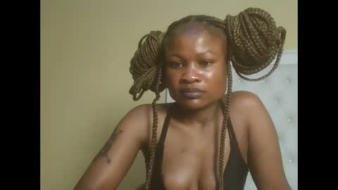 queenivy online show from November 12, 6:19 pm