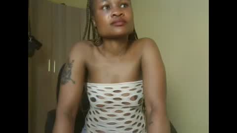 queenivy online show from November 23, 6:57 am