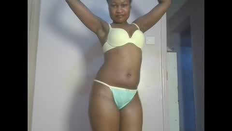 queenivy online show from December 14, 7:58 am