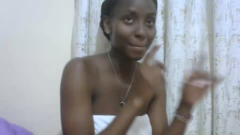 Snapshot of sexytinyy chatting on November 4, 8:52 pm maria online show from November 4, 8:52 pm