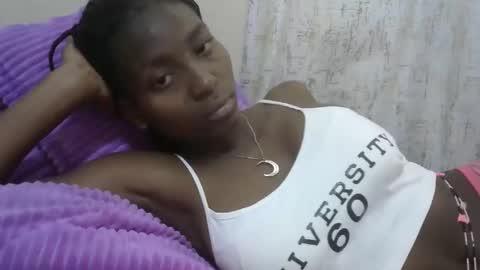 Snapshot of sexytinyy chatting on November 10, 8:02 am maria online show from November 10, 8:02 am