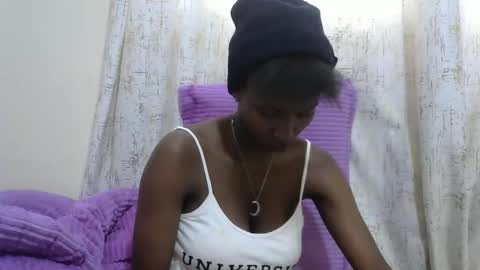 Snapshot of sexytinyy chatting on December 17, 10:32 am maria online show from December 17, 10:32 am