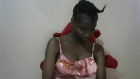 Snapshot of sexytinyy chatting on April 12, 11:04 am maria online show from April 12, 11:04 am