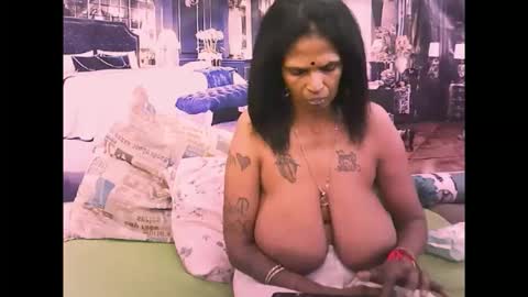 sexyva4u2luv online show from October 31, 7:48 pm