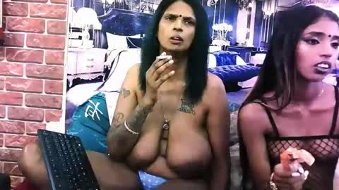 sexyva4u2luv online show from November 12, 9:10 am