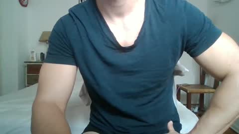 Snapshot of sexyyphilip chatting on December 21, 4:14 pm sexyyphilip online show from December 21, 4:14 pm