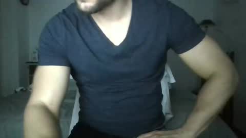 Snapshot of sexyyphilip chatting on January 14, 3:01 am sexyyphilip online show from January 14, 3:01 am