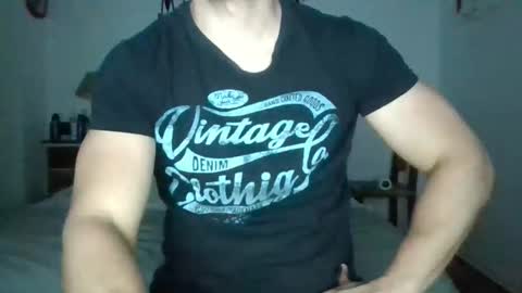 Snapshot of sexyyphilip chatting on December 19, 11:23 pm sexyyphilip online show from December 19, 11:23 pm