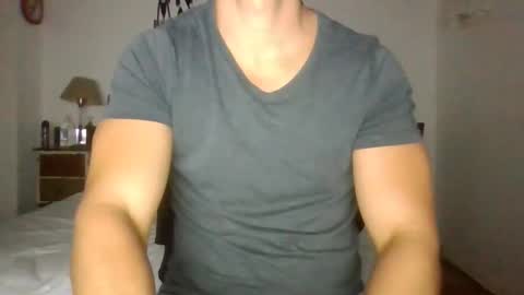 Snapshot of sexyyphilip chatting on February 10, 3:10 am sexyyphilip online show from February 10, 3:10 am