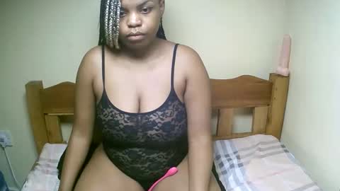 Snapshot of sexyyred_ chatting on February 1, 6:23 am sexyyred_ online show from February 1, 6:23 am