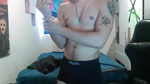 Snapshot of shacoklown chatting on March 5, 10:11 am shacoklown online show from March 5, 10:11 am