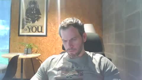 Snapshot of shad0w_hunter chatting on December 2, 1:35 pm shad0w_hunter online show from December 2, 1:35 pm