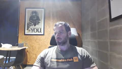 Snapshot of shad0w_hunter chatting on February 17, 10:25 pm shad0w_hunter online show from February 17, 10:25 pm