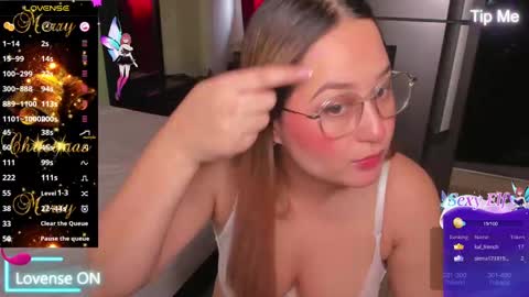 Snapshot of shaddaysmith chatting on December 21, 1:32 pm Shaday online show from December 21, 1:32 pm