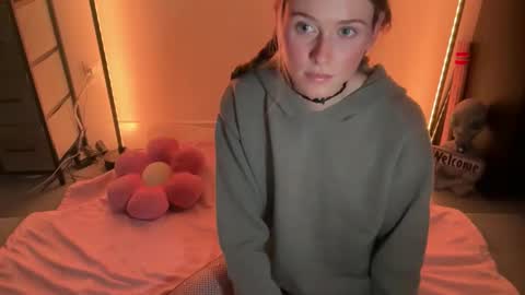 Snapshot of shadebabe chatting on November 1, 6:59 am shadebabe online show from November 1, 6:59 am