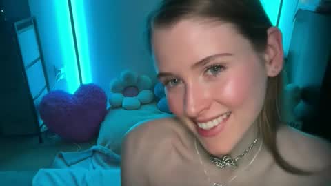 shadebabe online show from April 8, 2:17 pm