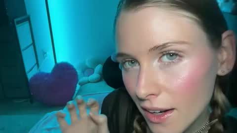 Snapshot of shadebabe chatting on May 30, 8:22 am shadebabe online show from May 30, 8:22 am