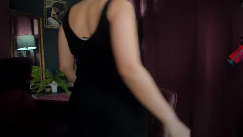 Snapshot of shadowlotus_ chatting on October 13, 8:53 pm Lily online show from October 13, 8:53 pm