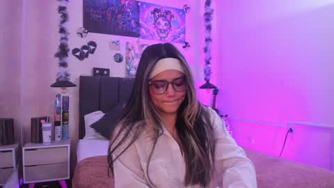 Snapshot of shadya_ chatting on February 10, 3:32 am Shadya online show from February 10, 3:32 am