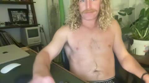 Snapshot of shaggy_sd chatting on December 11, 8:04 am shaggy_sd online show from December 11, 8:04 am