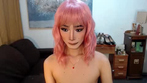 Snapshot of shaina_cummer chatting on February 2, 7:23 pm shaina online show from February 2, 7:23 pm