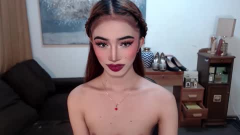 Snapshot of shaina_cummer chatting on February 8, 11:08 pm shaina online show from February 8, 11:08 pm