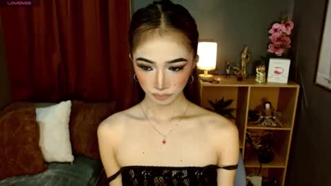 Snapshot of shaina_cummer chatting on March 22, 12:58 am shaina online show from March 22, 12:58 am