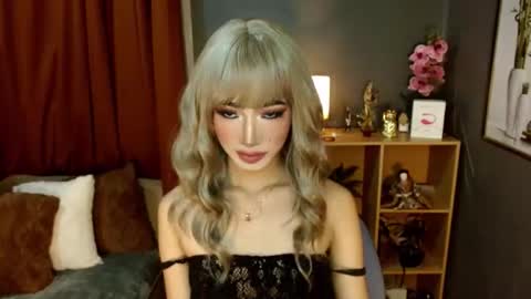 Snapshot of shaina_cummer chatting on March 23, 10:30 am shaina online show from March 23, 10:30 am