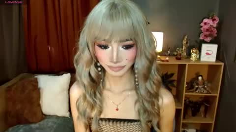 Snapshot of shaina_cummer chatting on March 31, 11:27 pm shaina online show from March 31, 11:27 pm