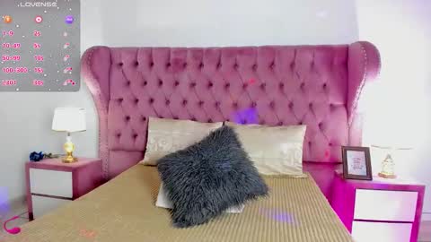 Shaina online show from October 18, 8:20 pm