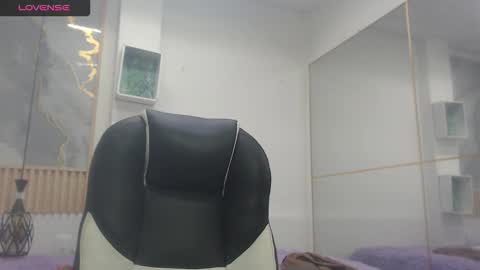 Snapshot of shaira_m1 chatting on October 10, 1:43 pm shaira online show from October 10, 1:43 pm