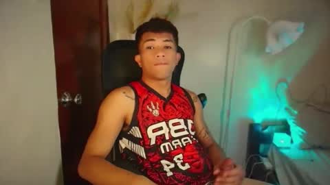 Snapshot of shake_raytow34 chatting on June 3, 4:23 pm shake_raytow34 online show from June 3, 4:23 pm