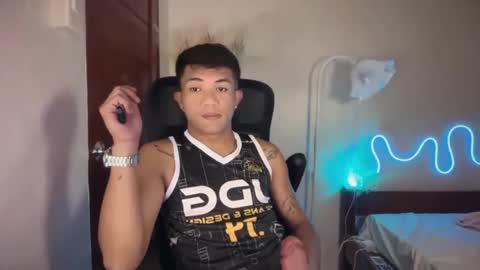 Snapshot of shake_raytow34 chatting on June 5, 12:11 pm shake_raytow34 online show from June 5, 12:11 pm