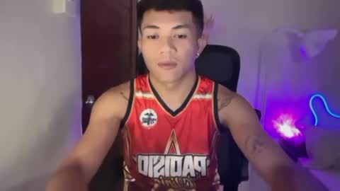 Snapshot of shake_raytow34 chatting on June 6, 2:22 pm shake_raytow34 online show from June 6, 2:22 pm