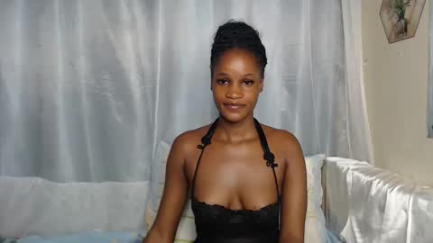 Snapshot of shakkiecam chatting on October 6, 8:12 am Shaky online show from October 6, 8:12 am