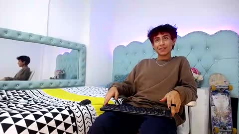 Snapshot of shakosk8 chatting on February 21, 3:40 am Shako online show from February 21, 3:40 am